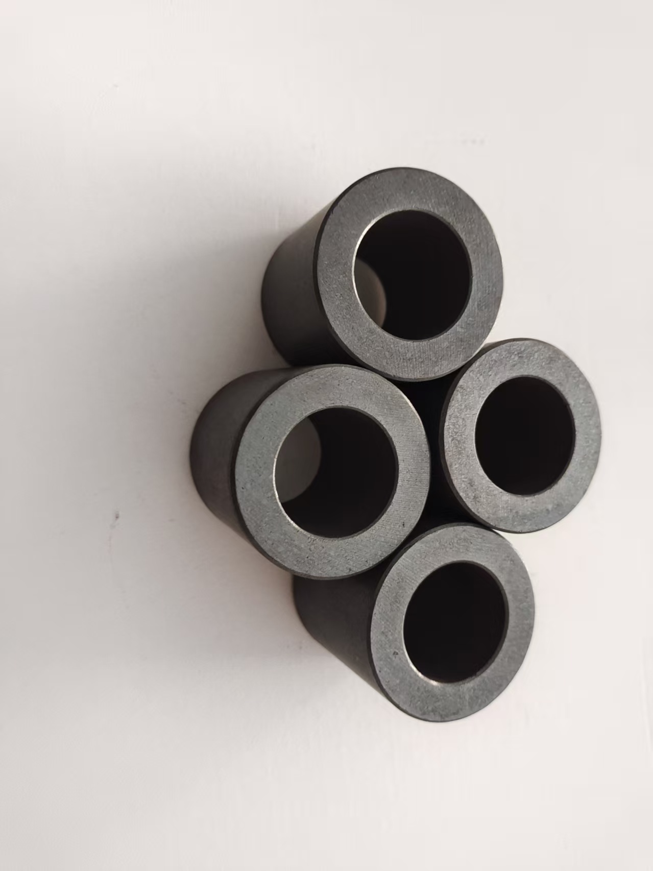 บล็อกบริษัทล่าสุดเกี่ยวกับ การปรับปรุงวงจรแม่เหล็กของเสียงเสียง: คู่มือการออกแบบสําหรับการกระจายฟลัคซ์แบบเดียวกันในแม่เหล็กแหวนเฟอริท