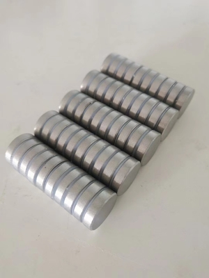 ซื้อ แม่เหล็กนีโอไดเมียมกลมสีเงินแผ่นเล็ก N52 เกรด 25mm X 2 มม online manufacture