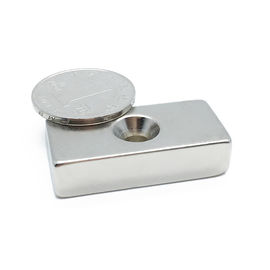 ซื้อ 20 * 10 * 3 มิลลิเมตร N35 นีโอไดเมียที่ถูกบล็อกแม่เหล็ก Countersunk ด้วยรูสกรู online manufacture