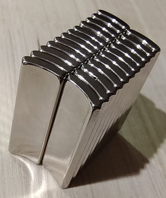 ซื้อ Arc NdFeB แม่เหล็กนีโอไดเมียอุตสาหกรรมสำหรับเดือยกระปุก online manufacture